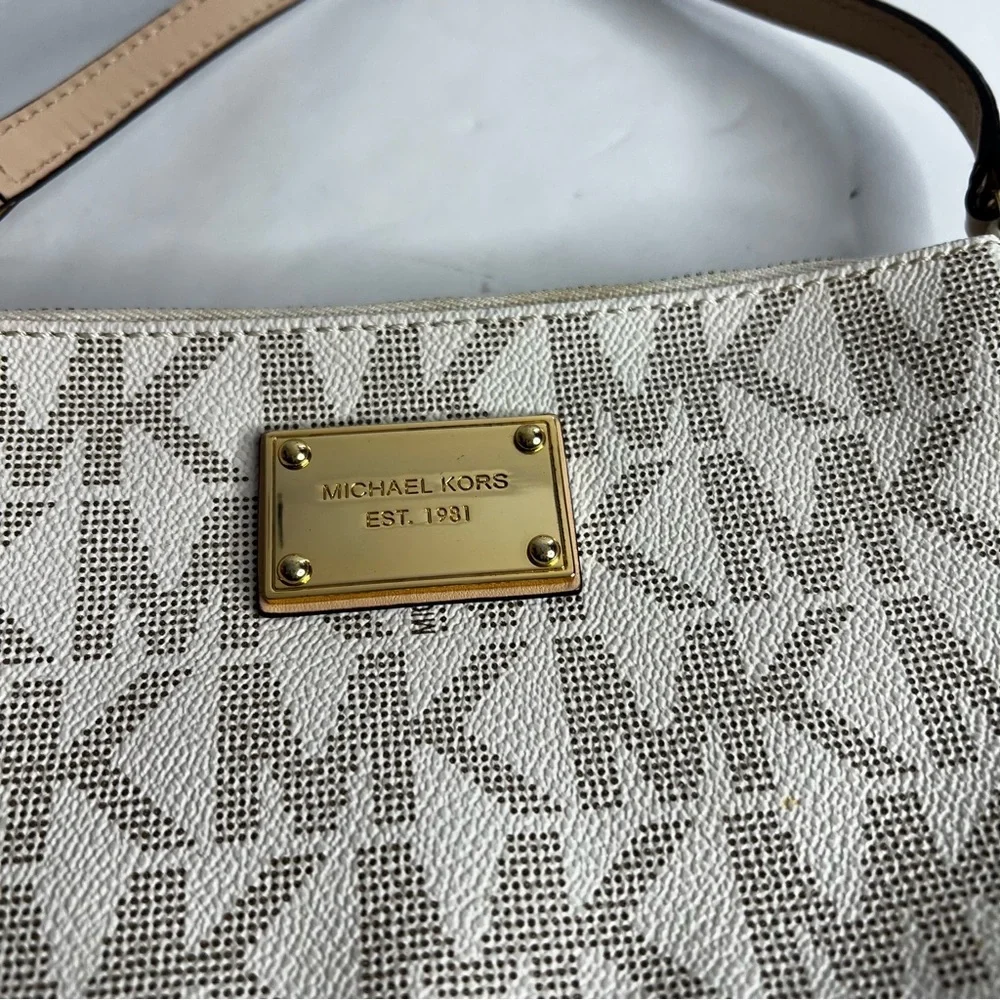 Michael Michael Kors Women’s Jet Set Monogram Handbag Tan & Brown Flaws/Wear